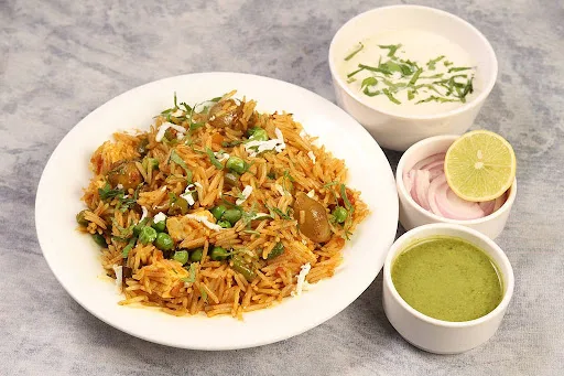 Veg Biryani [Half] With Raita