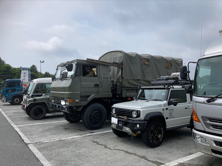 ジムニーのジムニーシエラ・７月もよろしくお願いいたします・ソログルキャンプ・自衛隊車とコラボに関するカスタム事例の投稿画像8枚目