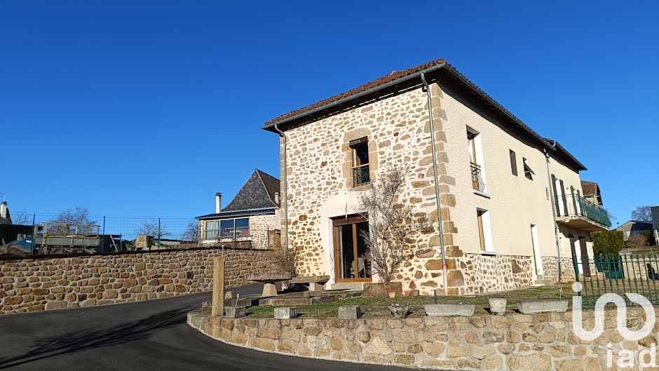 Vente maison 5 pièces 152 m² à Cros-de-Montvert (15150), 190 000 €