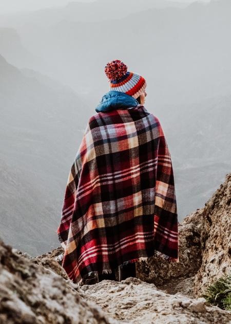 C:\Кристина\Разная работа\woman-with-plaid-poncho-pompom-beanie-hat-overlooking-beautiful-mountain-landscape.jpg