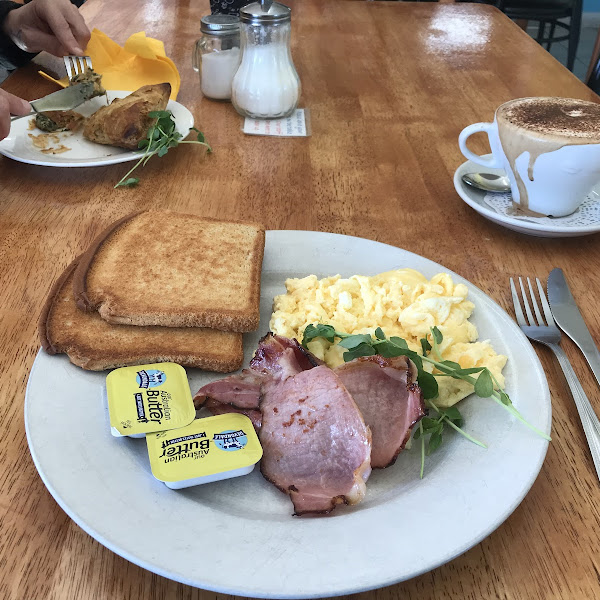 Gluten-Free Bread/Buns at Travellers Rest Cafe