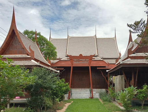 Prestige villa for sale in Pattaya City (Thailand) - Wooden house traditional Asian architecture