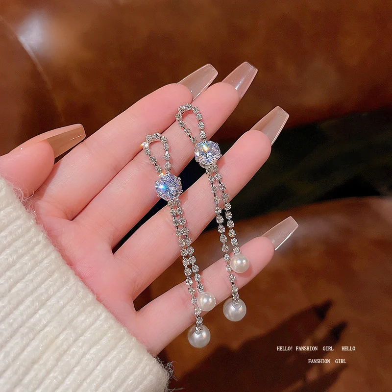 Title 28, Boucles doreilles longues en argent 925 avec f...