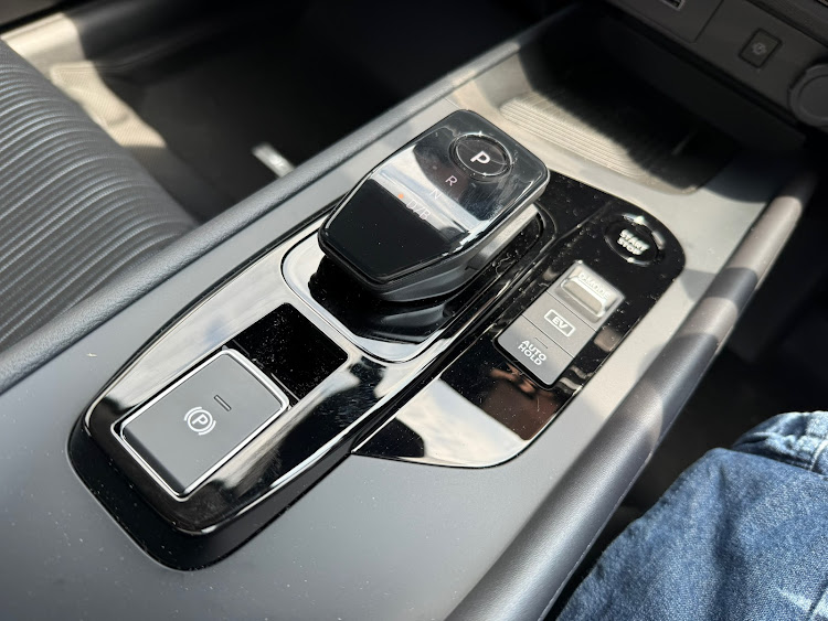 EMGRANDさんが投稿した代車生活・日産NOTE e-power・インテリジェントじゃ無い私に関するカスタム事例の投稿画像3枚目