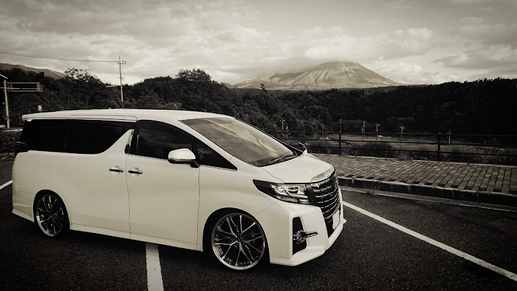 アルファードの思い出にふける・22inch・Krenze Weaval・今夜、参加できずすいませんに関するカスタム事例の投稿画像1枚目