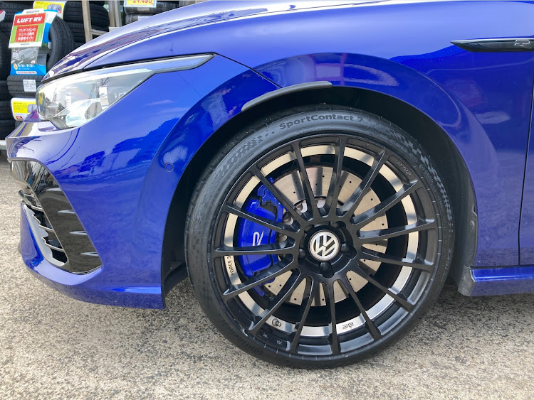 ゴルフ RのTuning Evolution B.L.K・ピックアップ間違いなし公開制限おくだ・タイヤショップアクセル・タイヤ交換・愛車の半顔が見たいに関するカスタム事例の投稿画像5枚目