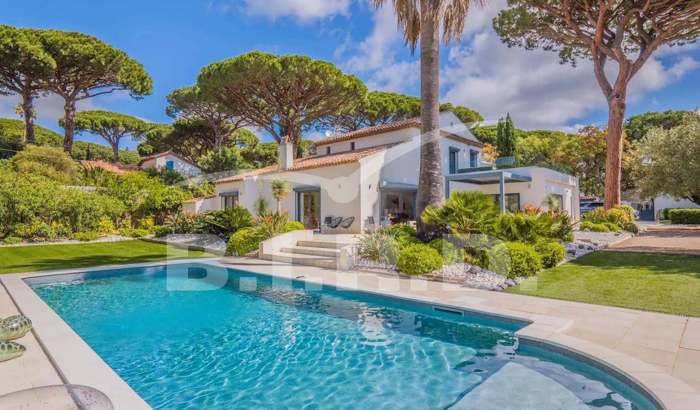 Villa with pool Grimaud