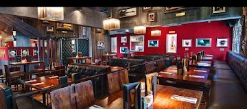 best-pubs-in-delhi-Hard-Rock-Cafe-image
