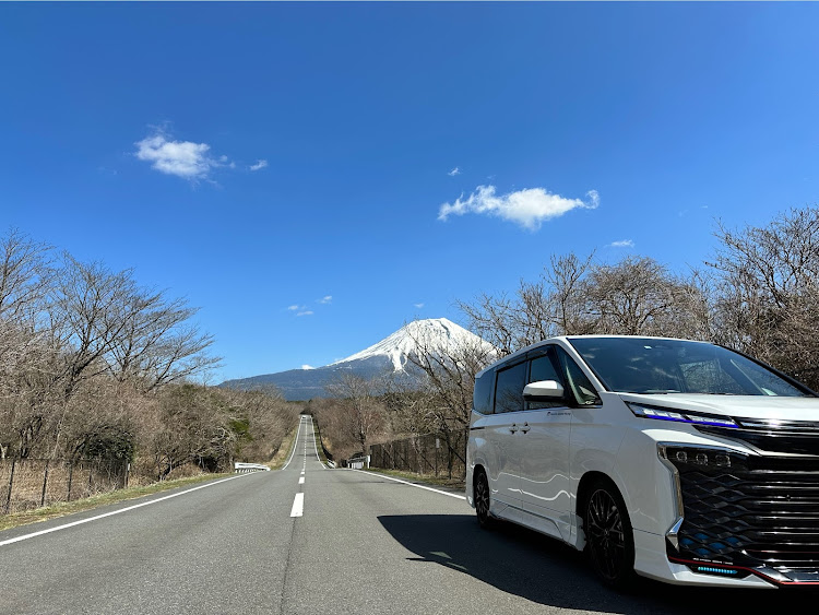 ヴォクシーの毎日投稿継続中・富士山コラボ・朝霧高原に関するカスタム事例の投稿画像3枚目