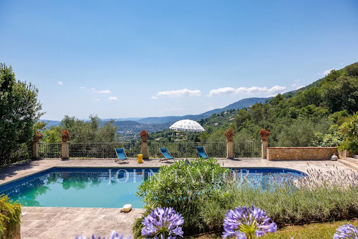House with pool 3