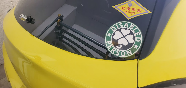 スイフトスポーツのチャンピオンイエロー・洗車・DIY・隙間に関するカスタム事例の投稿画像4枚目