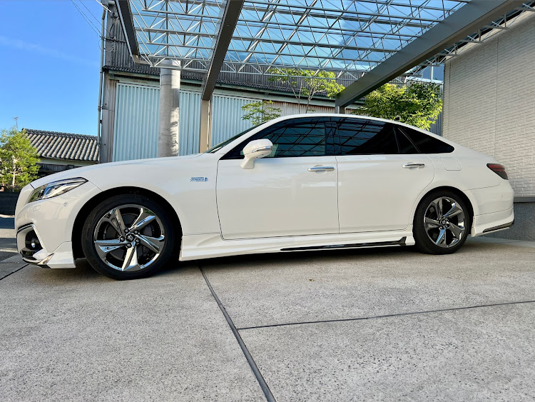 クラウンセダンの新緑と愛車・燃費・3.5に関するカスタム事例の投稿画像1枚目
