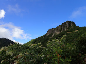 前方に三方岩岳（飛騨岩）