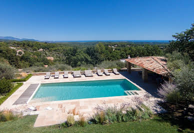 Villa with pool and garden 2