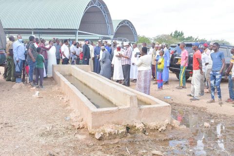 Garissa county officials, swiss delegation and Saka residents when they toured key livestock facilities