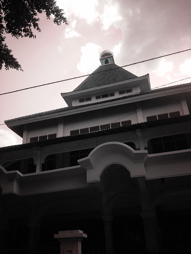 Masjid Sebelah Lapangan