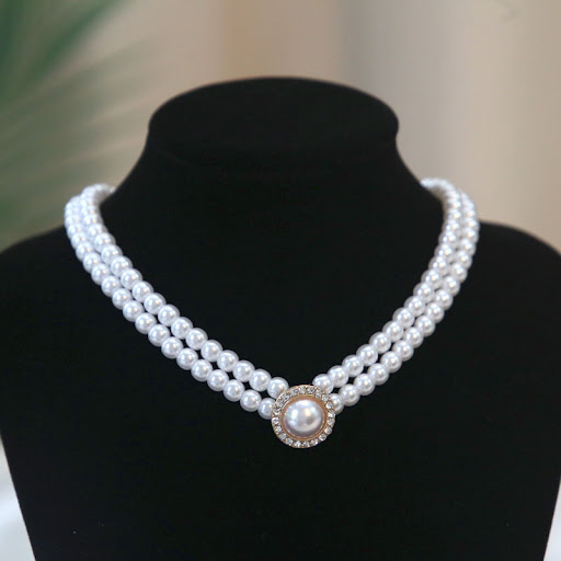 Title 4, Retro Court Rhinestone Pearl Necklace Ear Studs...