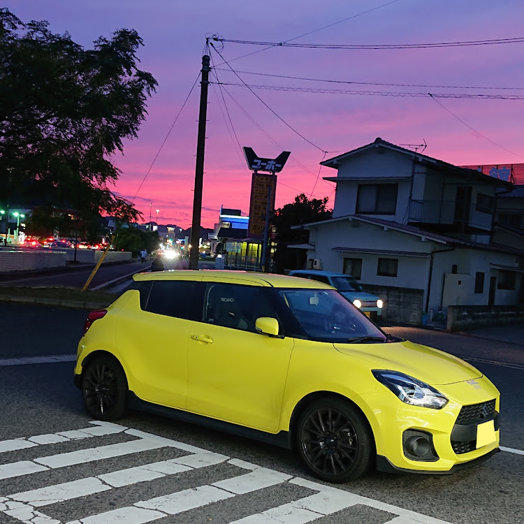 スイフトスポーツの夕焼け・右斜め前写真展に関するカスタム事例の投稿画像1枚目