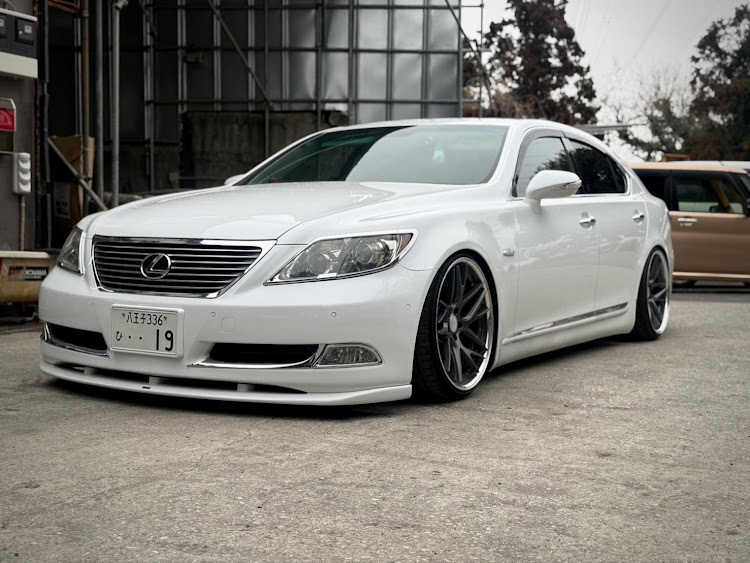 LSのLS460・グノーシスCVX・work・セダン女子に関するカスタム事例の投稿画像1枚目