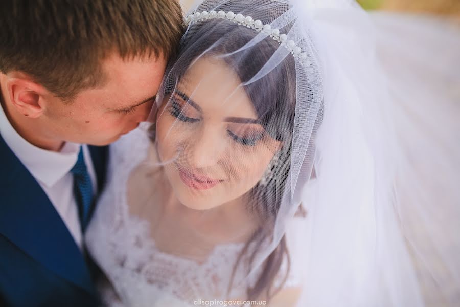 Fotógrafo de casamento Alisa Pirogova (alisinka). Foto de 15 de setembro 2015