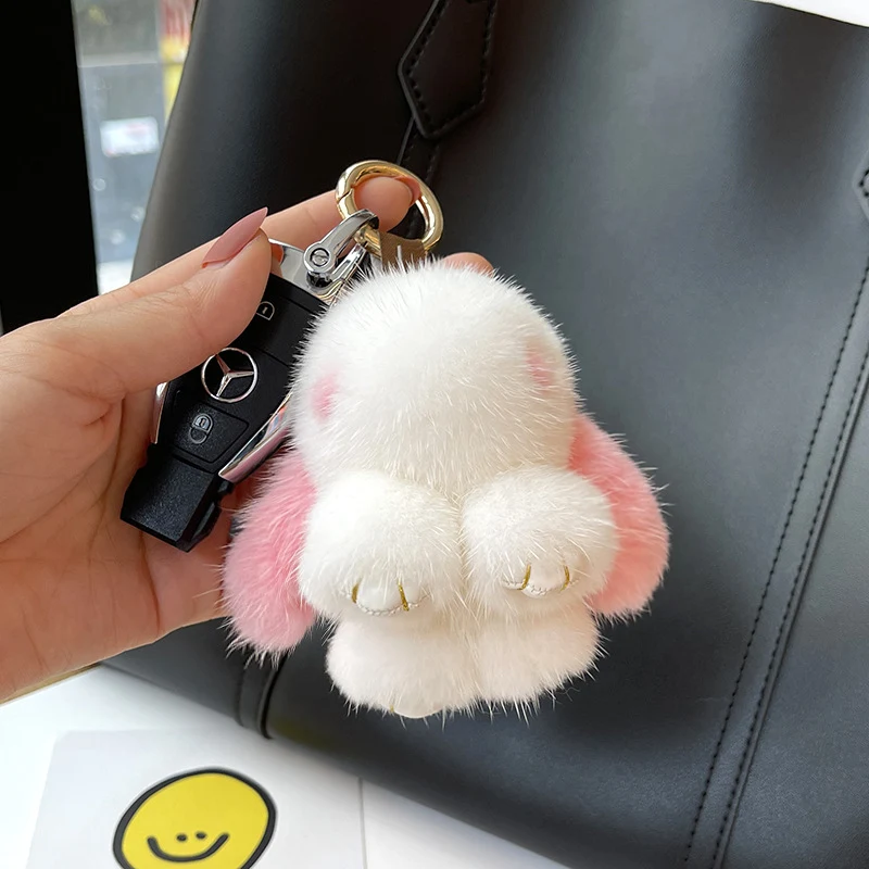 Porte-clés Pendentif Lapin en Peluche Mink, Super Mignon et Tendance Web. L'accessoire parfait pour clés ou sac à main, un charme irrésistible et adorable.