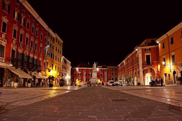 Carrara la città del marmo by night di amoled