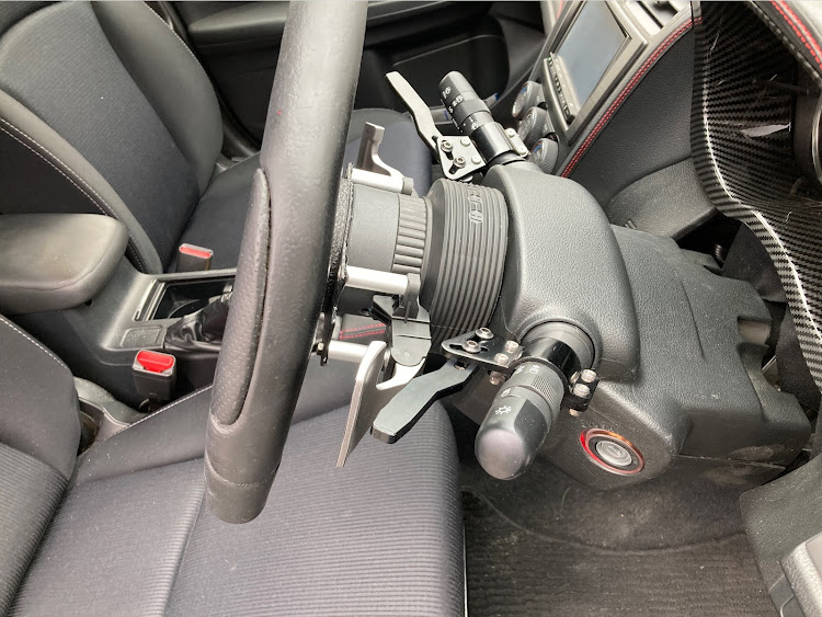 インプレッサ G4のステアリング交換・MOMOステ・DIYに関するカスタム事例の投稿画像5枚目