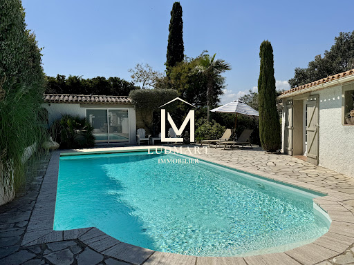 Villa avec piscine et jardin 3