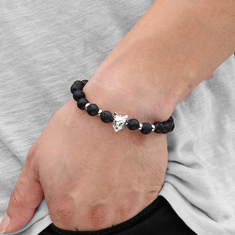 Pulsera con cabeza de lobo de circonita con encanto de moda, un accesorio audaz para hombres y mujeres, simbolizando fuerza y estilo.