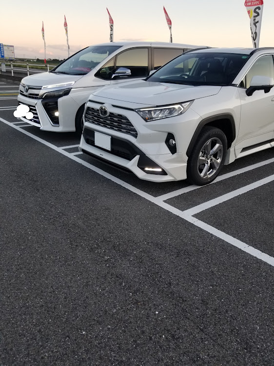 RAV4のRAV4・VOXYに関するカスタム事例の投稿画像1枚目