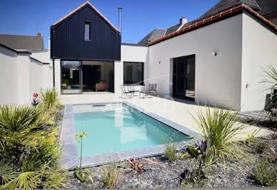 Maison avec piscine et jardin 8