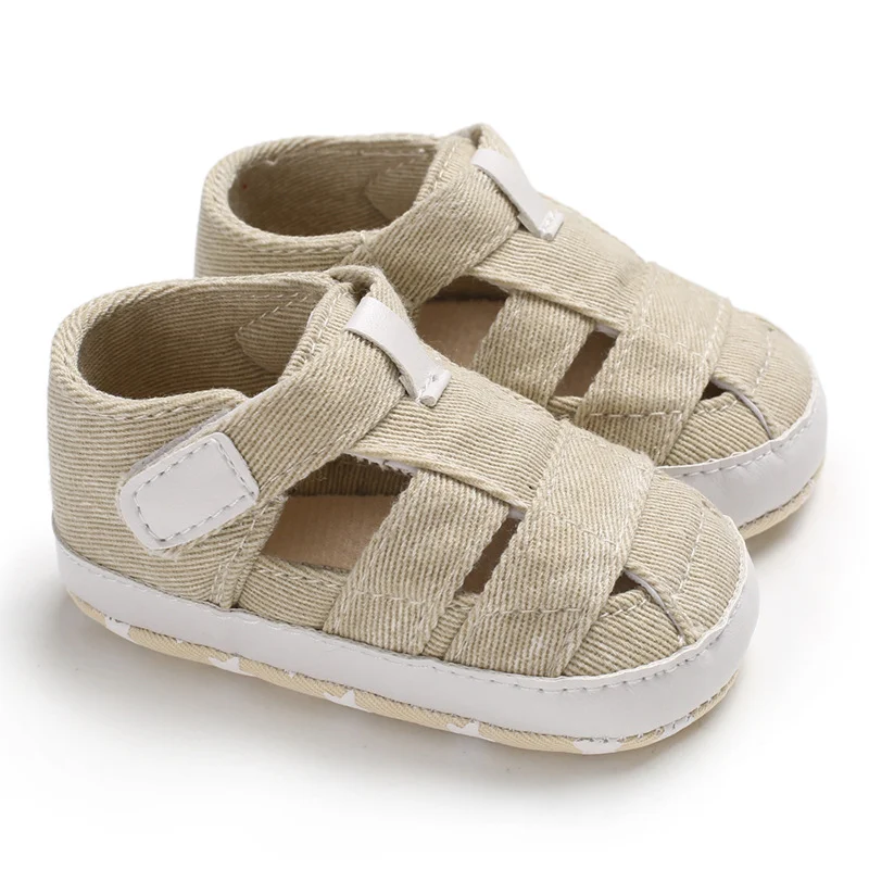 Baby sandalen met holle, zachte zool. Comfortabele en ademende zomerschoenen voor de voetjes van je kleintje. Perfect voor de zomer.