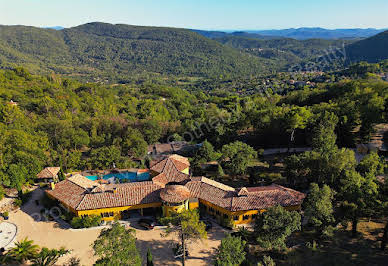 Maison avec piscine et jardin 3