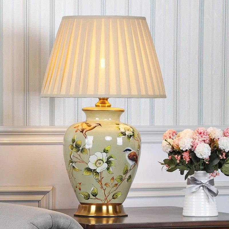 Luminária de mesa de cerâmica para sala, quarto, escritório e cabeceira, ideal para iluminar e decorar, criando um ambiente acolhedor.