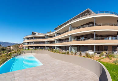 Appartement avec terrasse et piscine 1