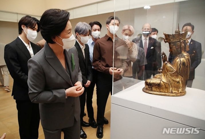 Here Are 10+ Photos Of BTS Looking Like Works Of Art At The Metropolitan  Museum Of Art - Koreaboo