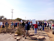 On Monday, over 300 residents from Kgabalatsane, Itireleng, Kagisanong, and Nkandla, within the Madibeng Local Municipality, took to the streets in protest over electricity and water outages. 