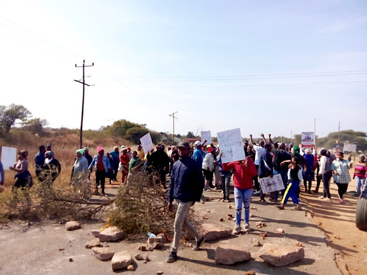 On Monday, over 300 residents from Kgabalatsane, Itireleng, Kagisanong, and Nkandla, within the Madibeng Local Municipality, took to the streets in protest over electricity and water outages.