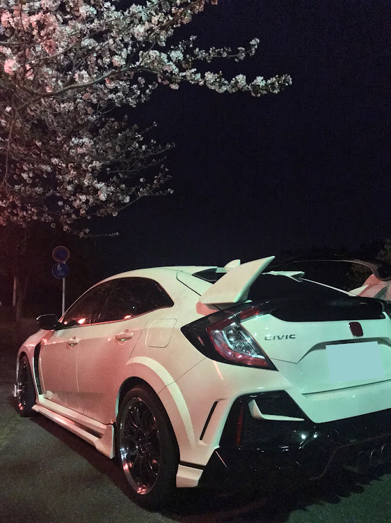 シビックタイプRの桜と愛車・夜桜・ドライブに関するカスタム事例の投稿画像1枚目