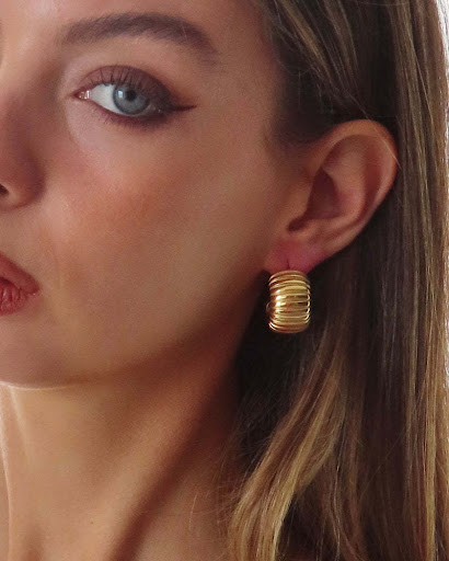 Title 10, 18K Gold C-Shaped Simple Diagonal Stripe Stud E...