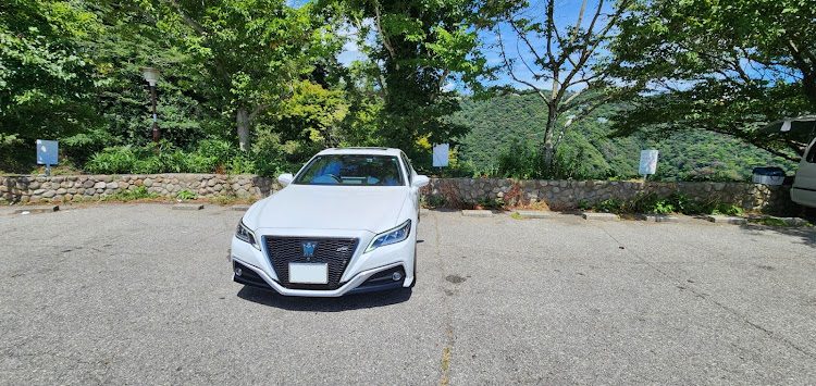 クラウンセダンのポメラニアンとドライブ・山と愛車・ドライブに関するカスタム事例の投稿画像1枚目