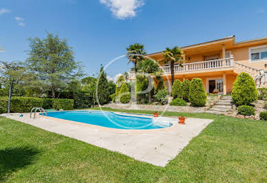 House with pool and terrace 2