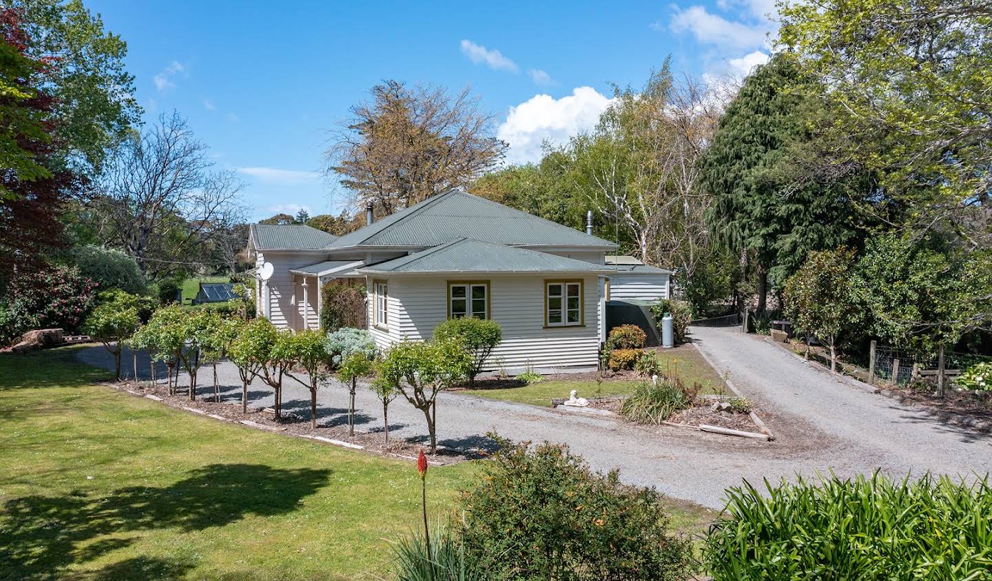 House with garden Whareama