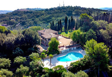 Seaside villa with pool and garden 3