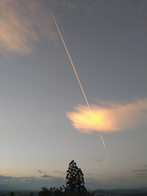 スカイラインのECR33・顔面アップ選手権・夕方・岩手・飛行機雲に関するカスタム事例の投稿画像2枚目