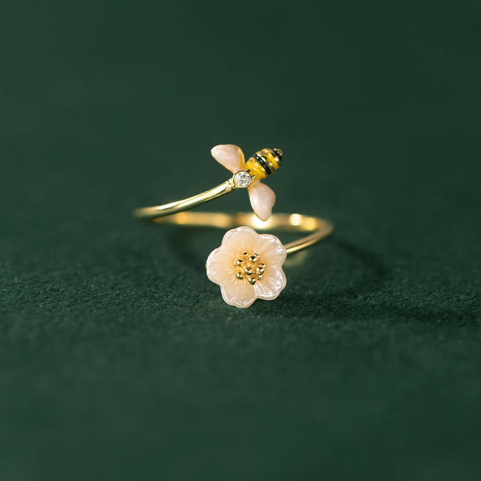 Silver Bee Shell Ring For Women Summer Elegance Fashion Jewelry Adjustable Ring Perfect Gift Unique and Modern Design Be