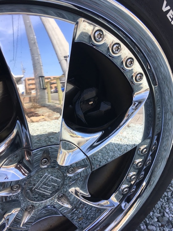 ヴェゼルのブレーキキャリパー塗装・ヴェゼル・ホンダに関するカスタム事例の投稿画像2枚目