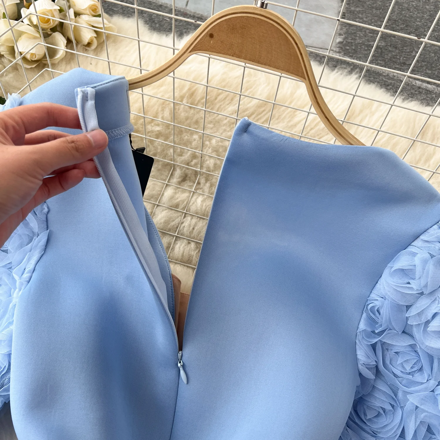 Vestido de fiesta tipo banquete, estilo francés, mangas abullonadas y cintura ajustada, perfecto para eventos especiales.