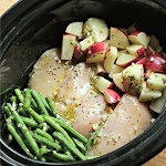 Slow Cooker Seasoned Chicken, Green Beans and Potaotes was pinched from <a href="https://www.themagicalslowcooker.com/seasoned-chicken-potatoes-and-green-beans/" target="_blank" rel="noopener">www.themagicalslowcooker.com.</a>