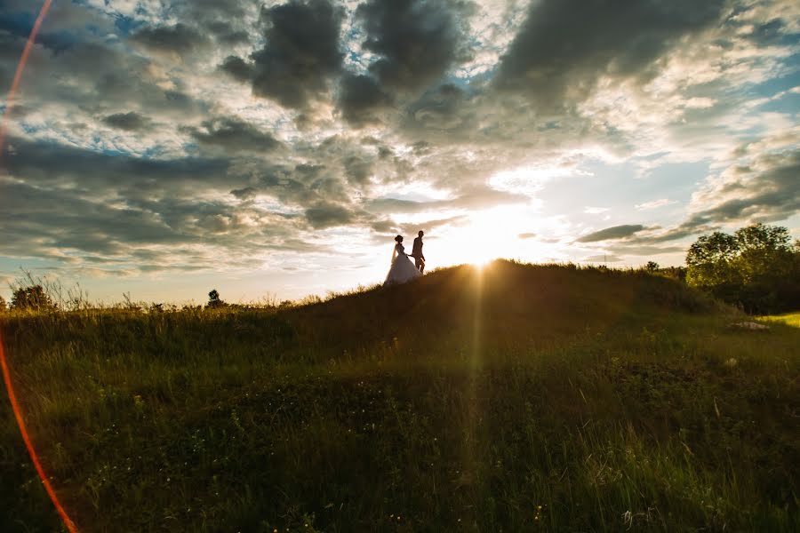 Bröllopsfotograf Dmitriy Besov (zmei99). Foto av 23 augusti 2019